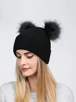 Oferta de Gorro de punto con decoración de pompones por $54 en SHEIN