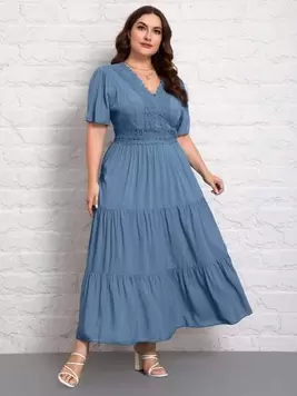 Oferta de Privéa Vestido de verano elegante de talla grande con parche de encaje, manga corta y cuello en V para vacaciones casuales largos por $444.15 en SHEIN