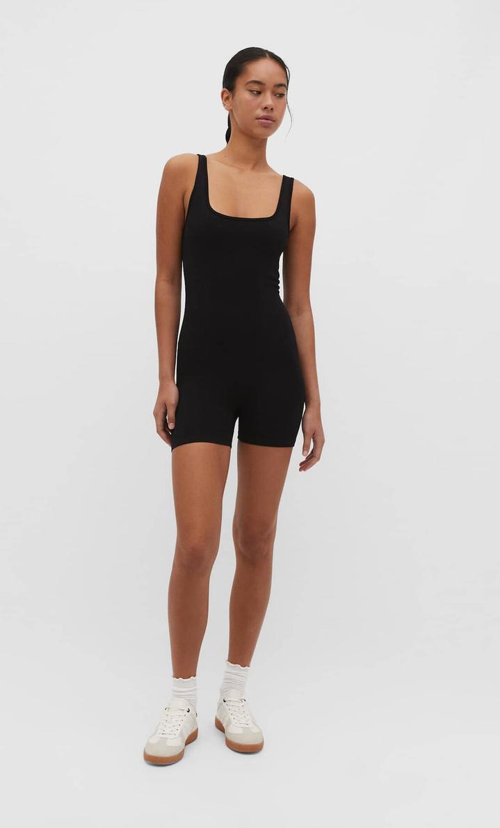 Oferta de Mono seamless corto por $549 en Stradivarius