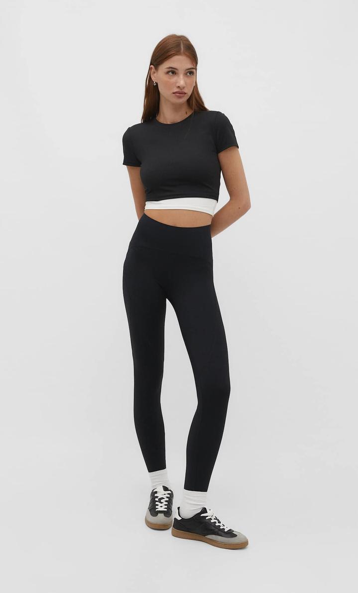 Oferta de Legging deportivo compressive por $799 en Stradivarius