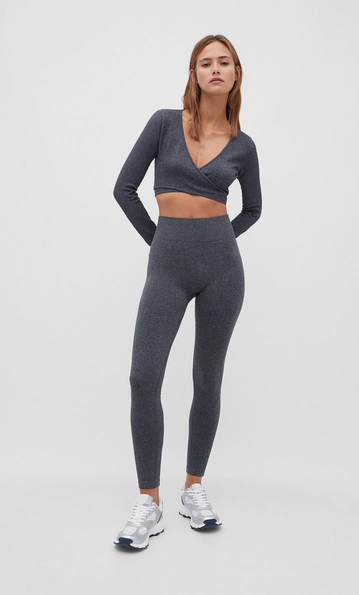 Oferta de Legging deportivo seamless por $549 en Stradivarius