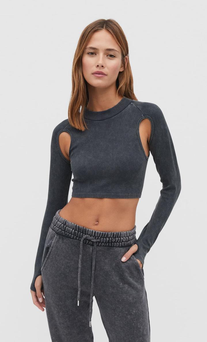 Oferta de Camiseta seamless cut out por $549 en Stradivarius