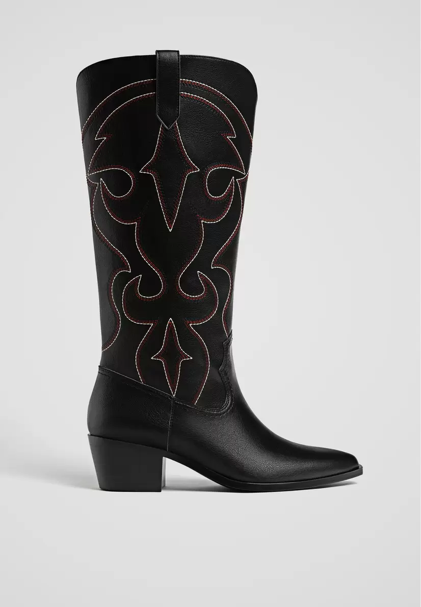 Oferta de Botas tacón cowboy detalle por $1699 en Stradivarius