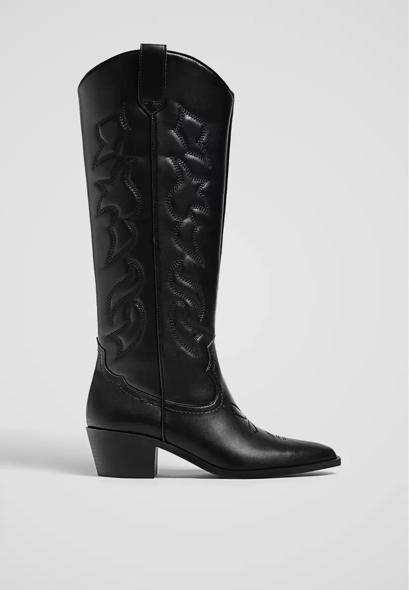 Oferta de Botas cowboy caña alta por $1499 en Stradivarius