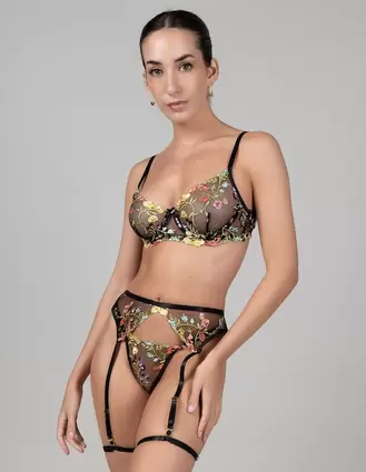 Oferta de Set bra-panty-liguero Santa Diabla por $799 en Suburbia