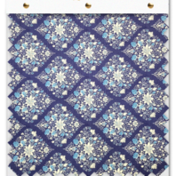 Oferta de Loneta Faraón Mosaico de Flores Azules por $139.99 en Telas Junco