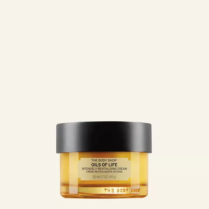 Oferta de Crema Intensiva Revitalizante Oils of Life™ por $965 en The Body Shop
