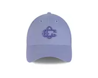 Oferta de GORRA LAVANDA ESCUDO CENTENARIO NEW ERA por $649 en Tienda Chivas