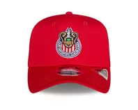 Oferta de GORRA MALLA CDG ESCUDO CHIVAS ROJA NEW ERA por $849 en Tienda Chivas