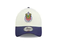 Oferta de GORRA COMBINADA TEAMNEAME ESC. CHIVAS NEW ERA por $799 en Tienda Chivas