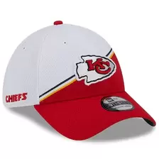 Oferta de Gorra Flex New Era para hombre Kansas City Chiefs 2023 Sideline 39THIRTY blanca/roja por $780 en Tienda NFL