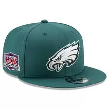 Oferta de Gorra snapback 9FIFTY con parche lateral de los campeones del Super Bowl LIX de los Philadelphia Eagles de New Era, color verde medianoche, para hombre por $36.99 en Tienda NFL