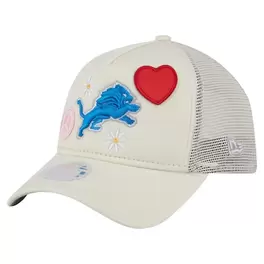 Oferta de Gorra de camionero ajustable All Love 9FORTY de los Detroit Lions de New Era en color crema para mujer por $32.99 en Tienda NFL