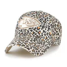 Oferta de Gorra ajustable Lisa Clean Up de los Kansas City Chiefs, color natural, para mujer, '47 por $34.99 en Tienda NFL