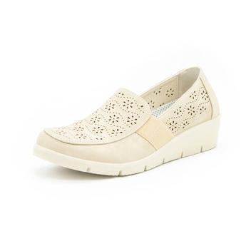 Oferta de Mocasín Perforado Beige por $1799 en Via Uno