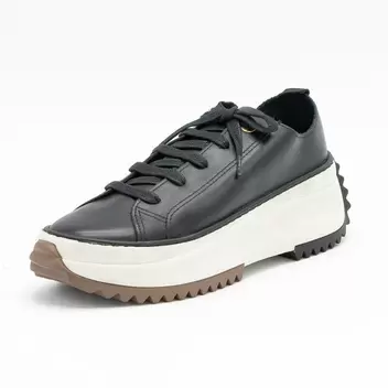 Oferta de Sneaker chunky con suela dentada por $2099 en Via Uno