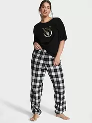 Oferta de Flannel Jogger Tee-Jama Set por $1092.36 en Victoria's Secret