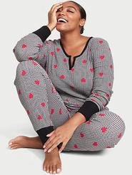 Oferta de Thermal Long Pajama Set por $1311.06 en Victoria's Secret