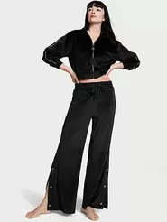 Oferta de Velour Diamante Wide-Leg Snap Lounge Pants por $1311.06 en Victoria's Secret