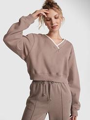 Oferta de Premium Fleece V-Neck Pullover por $1092.36 en Victoria's Secret