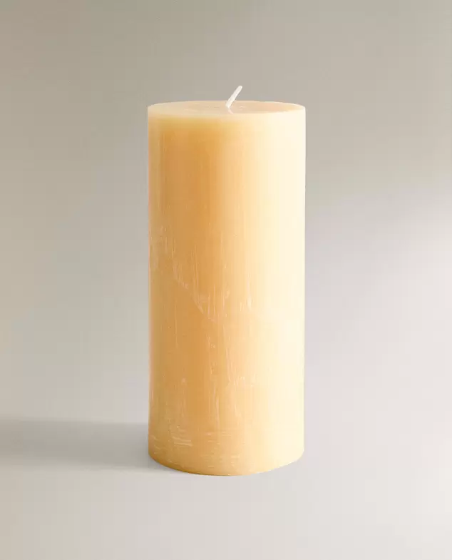 Oferta de (1130 G) VELA AROMÁTICA FLOR DE NOVIEMBRE por $699 en ZARA HOME