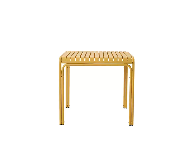 Oferta de Mesa para exterior Bastos cuadrada - Amarillo por $2999 en Gaia Design