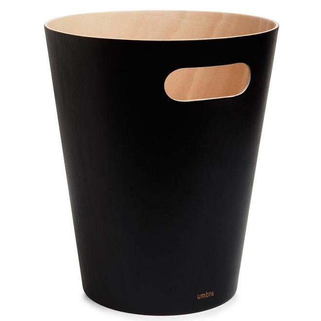 Oferta de Bote para Basura Woodrow 7.5 Lt Umbra – Negro por $824.5 en Perfect Home