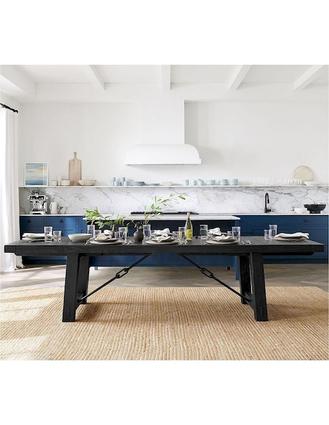 Oferta de Mesa de comedor Benchwright de madera por $53549.15 en Pottery Barn