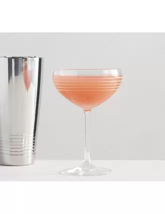 Oferta de Set de copas para vino Crafthouse Cocktail de vidrio con 4 piezas por $475 en Pottery Barn