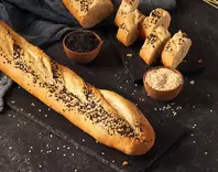 Oferta de Baguette con Ajonjolí Blanco y Negro por $28 en El Globo