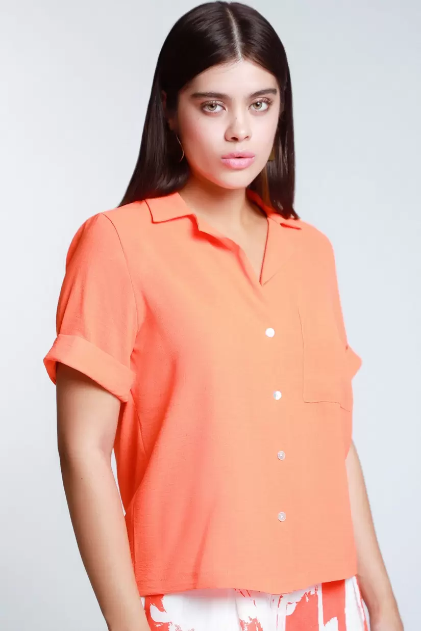 Oferta de Blusa Camisera Estilo Resort por $299 en LOB