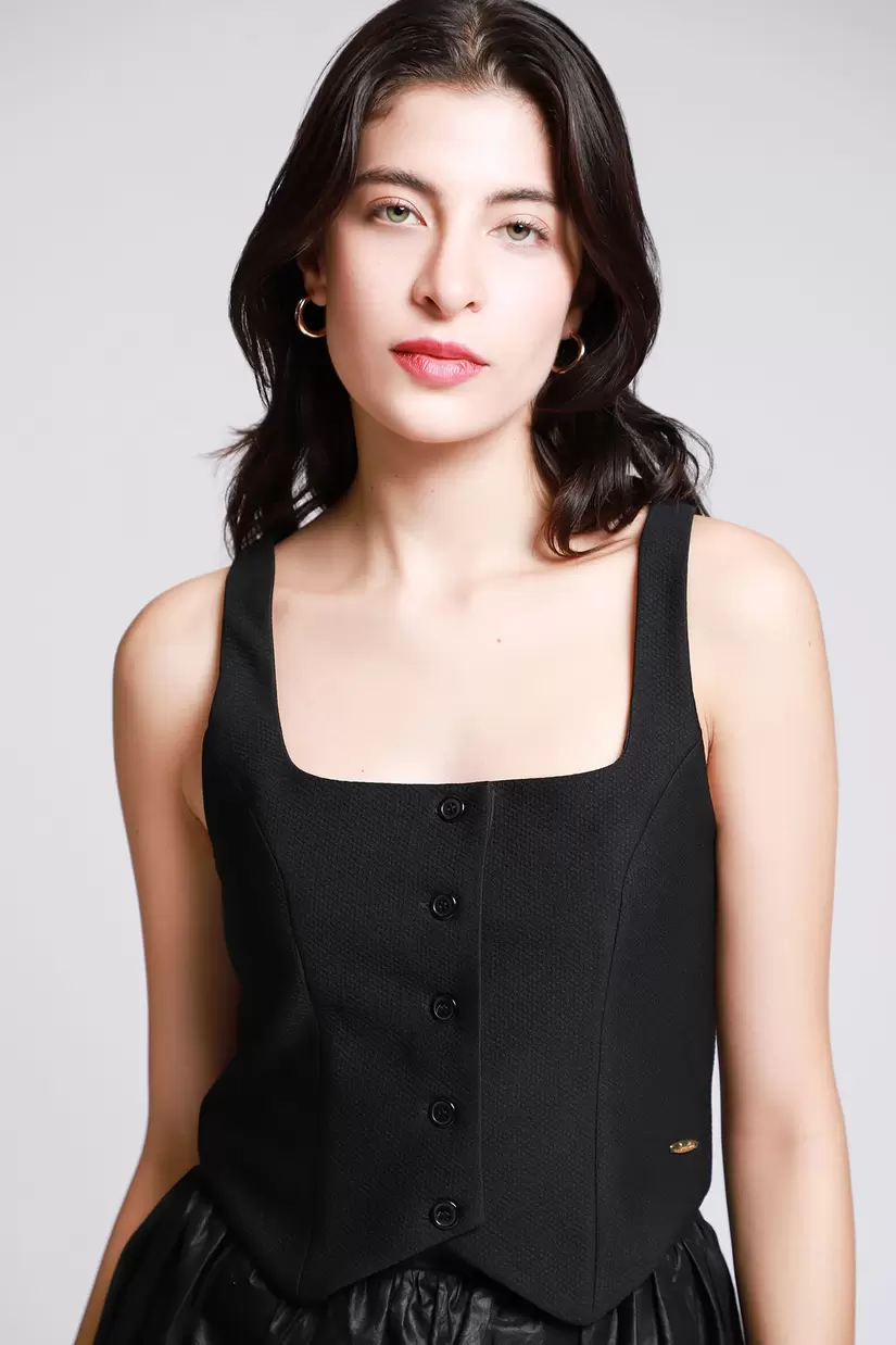 Oferta de Chaleco Tirantes Botonadura Frontal por $299 en LOB