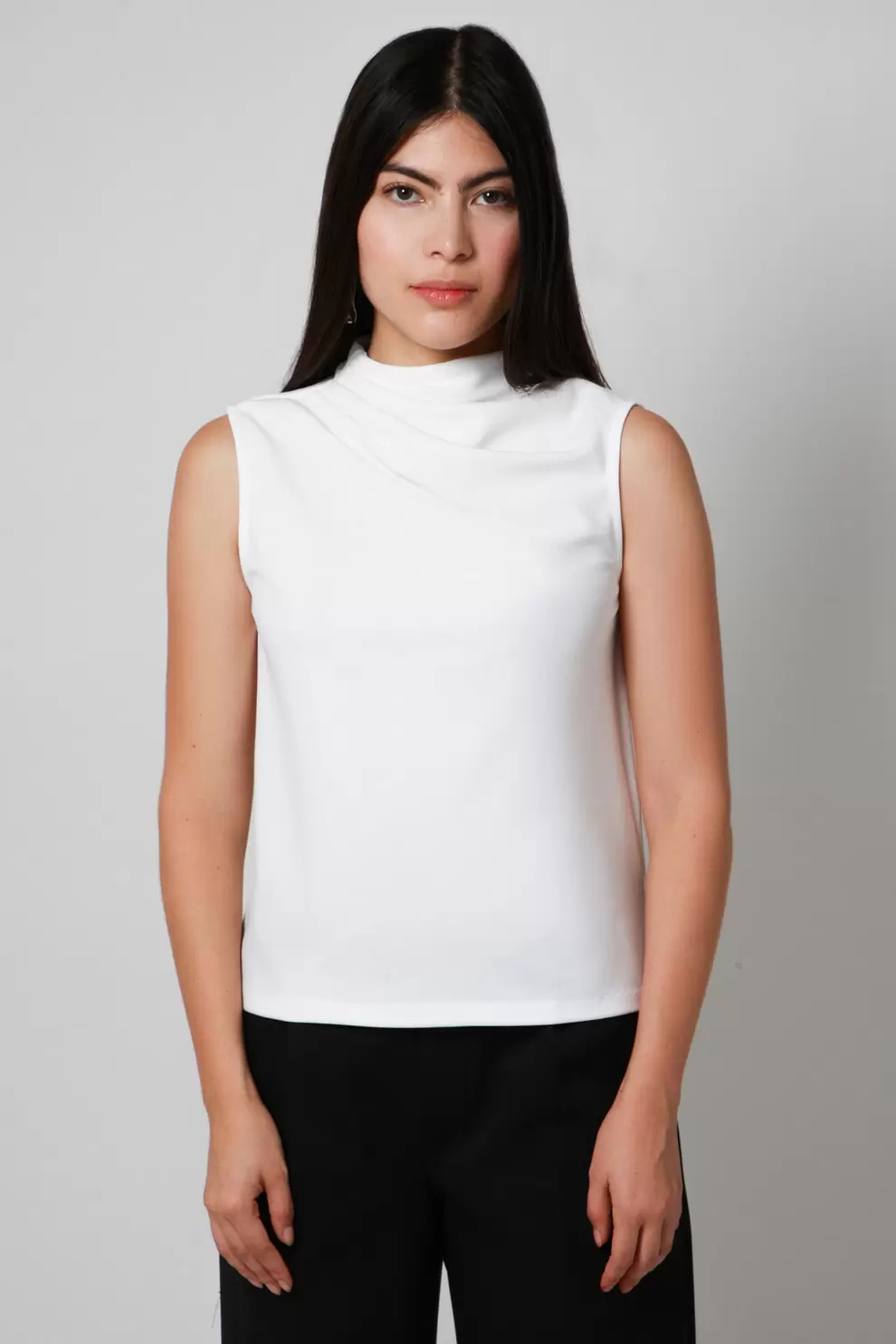 Oferta de Blusa Cuello Mock Escote Espalda por $149 en LOB
