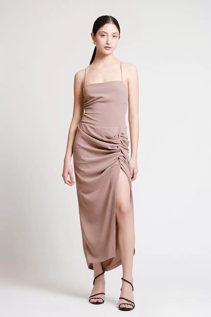 Oferta de Vestido Midi De Tirantes por $599 en LOB