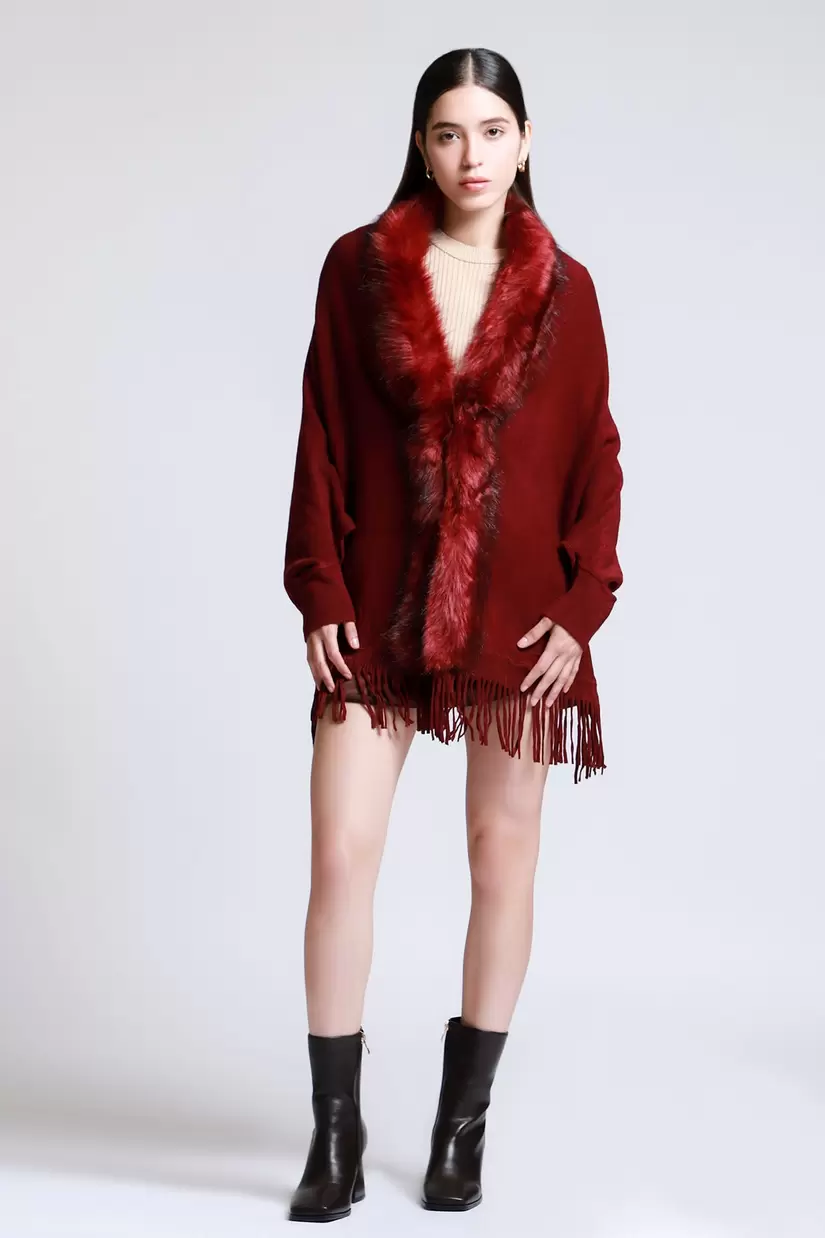 Oferta de Poncho Con Peluche y Barbas por $499 en LOB
