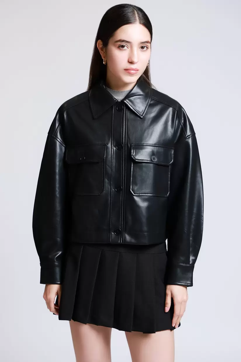 Oferta de Chamarra Tipo Piel por $599 en LOB