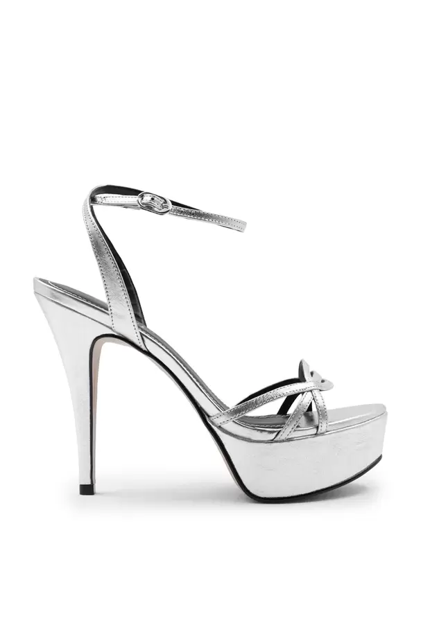 Oferta de Sandalia Silver Stiletto por $920 en Ivonne