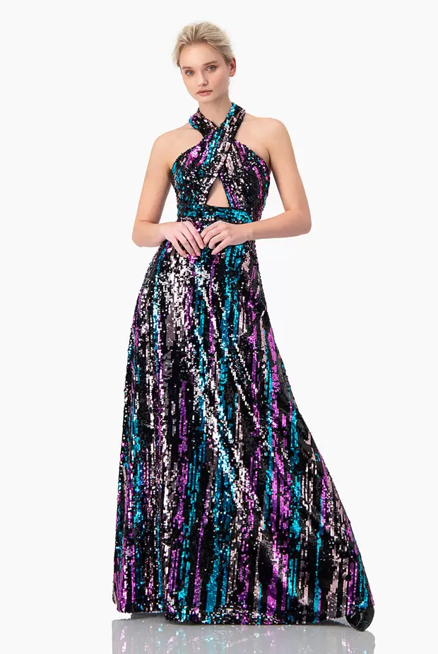 Oferta de Vestido largo multicolor cuello halter por $1519.6 en Ivonne