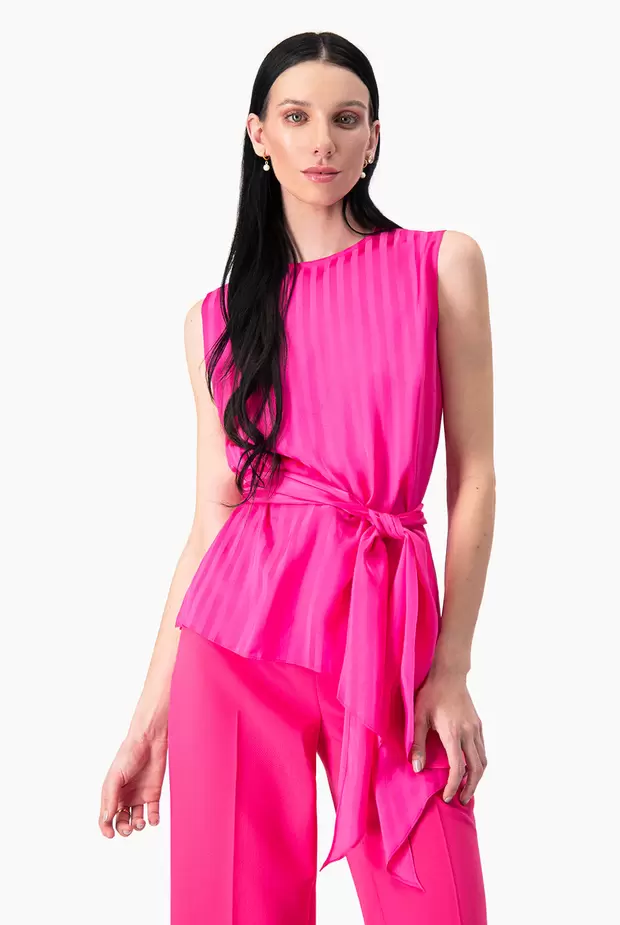 Oferta de Blusa sin mangas con amarre en cintura por $559.6 en Ivonne