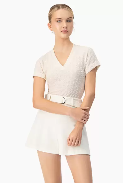 Oferta de Blusa recta blanca de manga corta por $349.65 en Ivonne