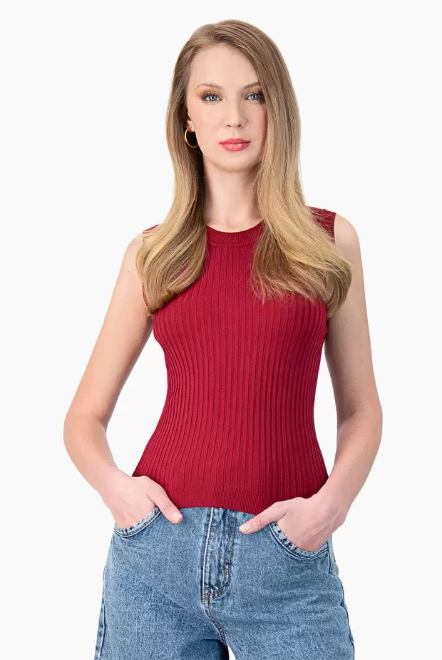 Oferta de Blusa sin mangas color vino por $489.3 en Ivonne