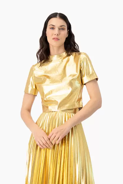 Oferta de Blusa recta de manga corta color dorada por $335.72 en Ivonne