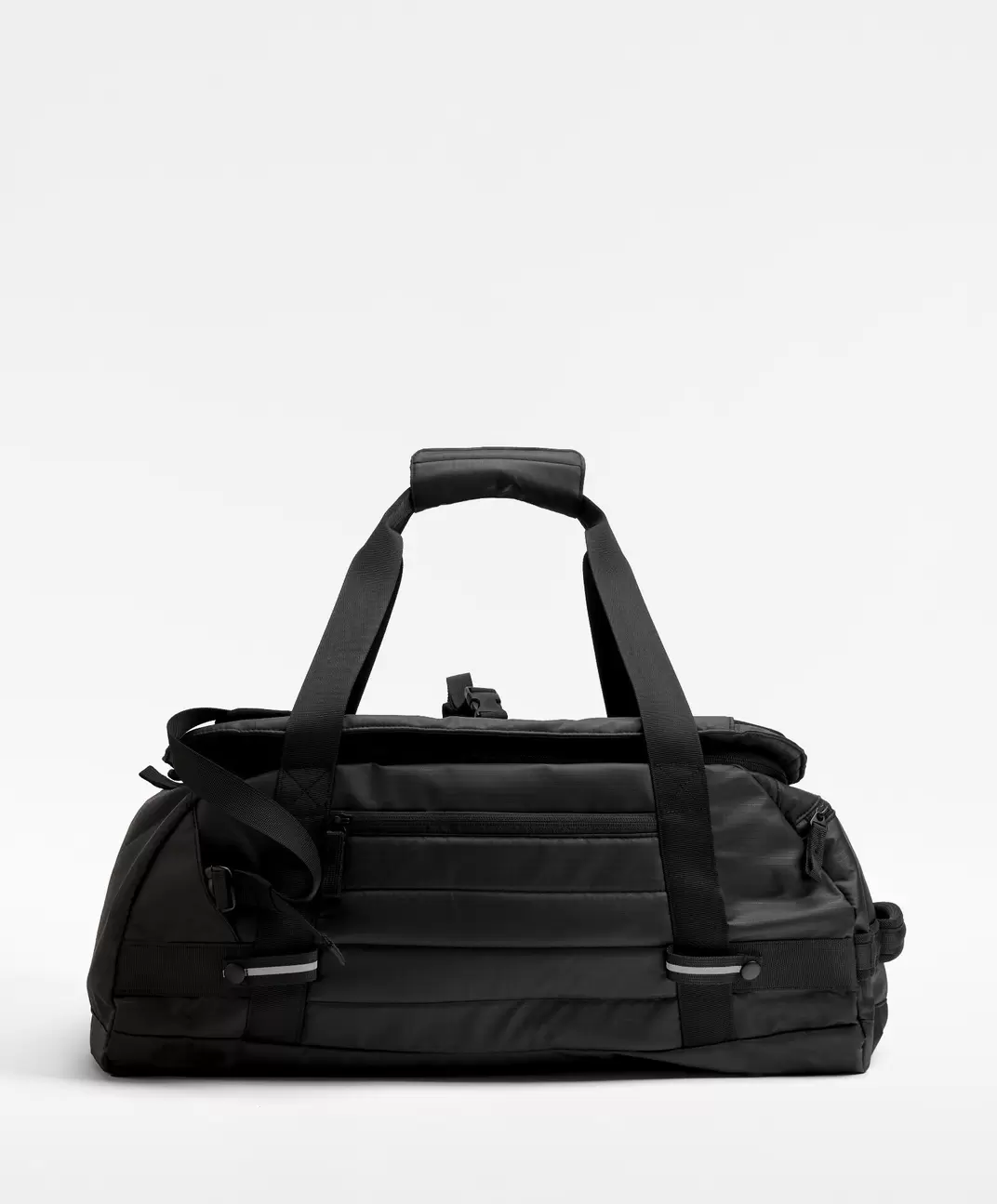 Oferta de Bolsa de viaje convertible mochila water repellent por $2799 en Oysho