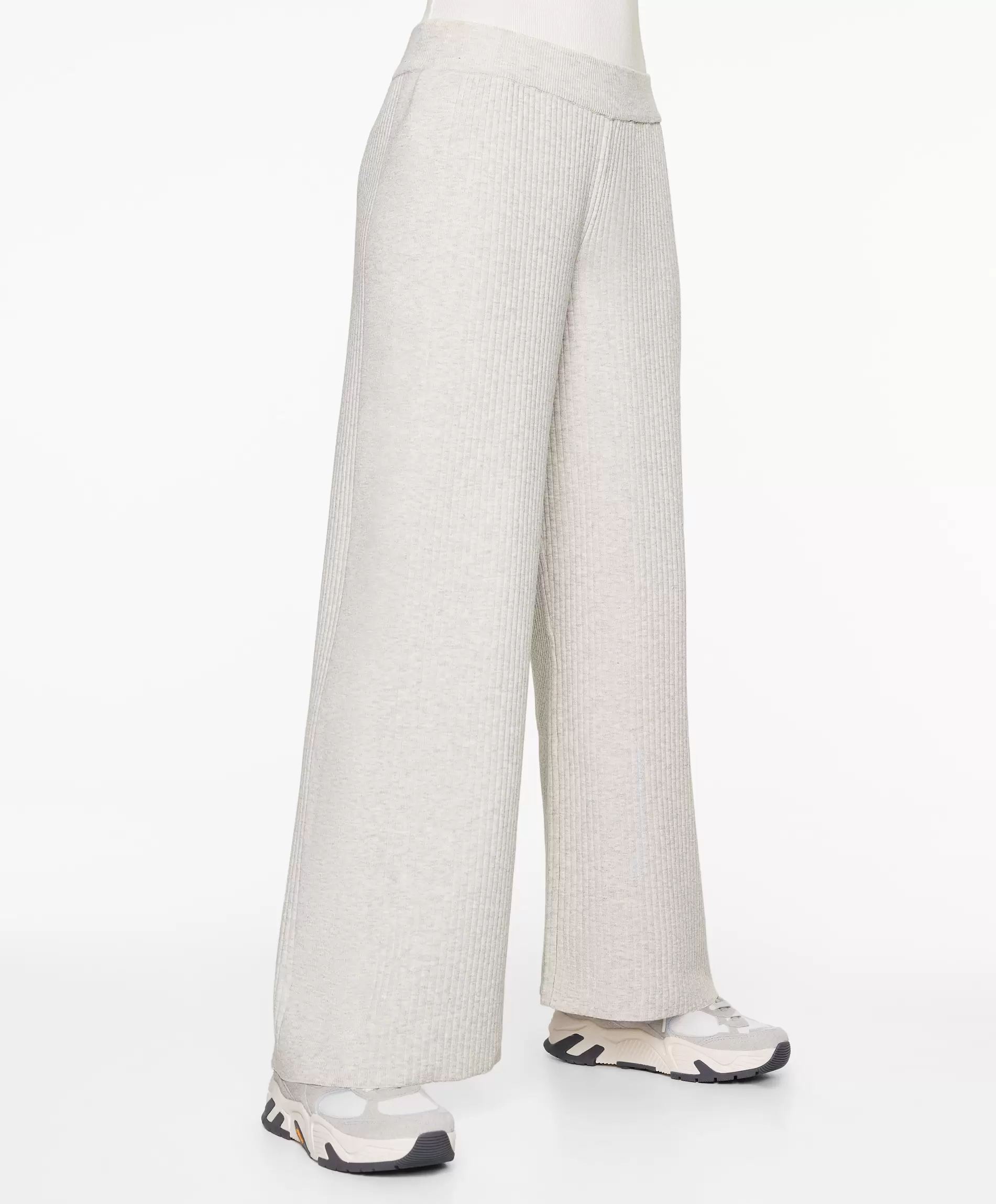 Oferta de Pantalón recto de punto rib por $1199 en Oysho