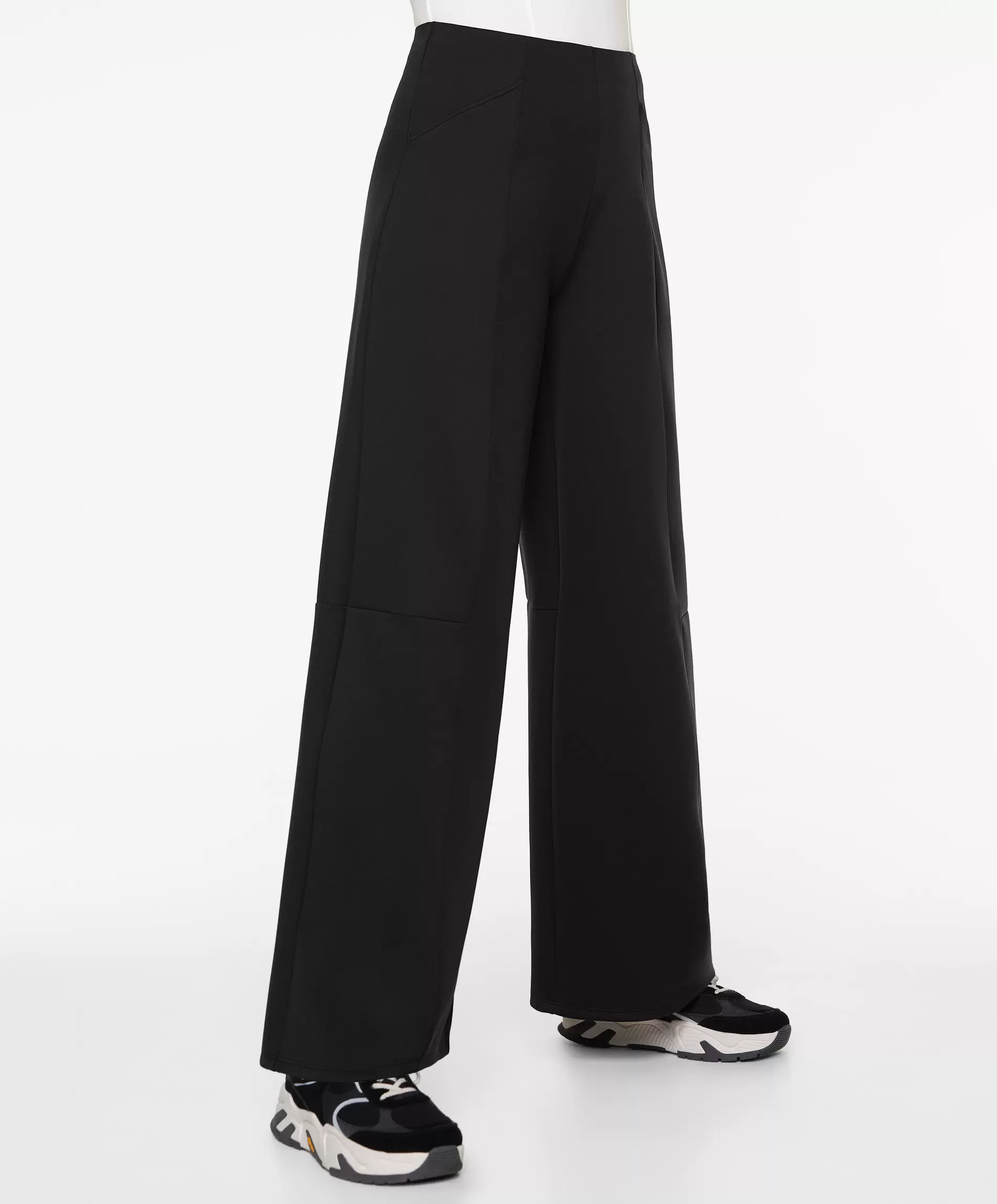 Oferta de Pantalón ancho efecto neopreno por $2299 en Oysho