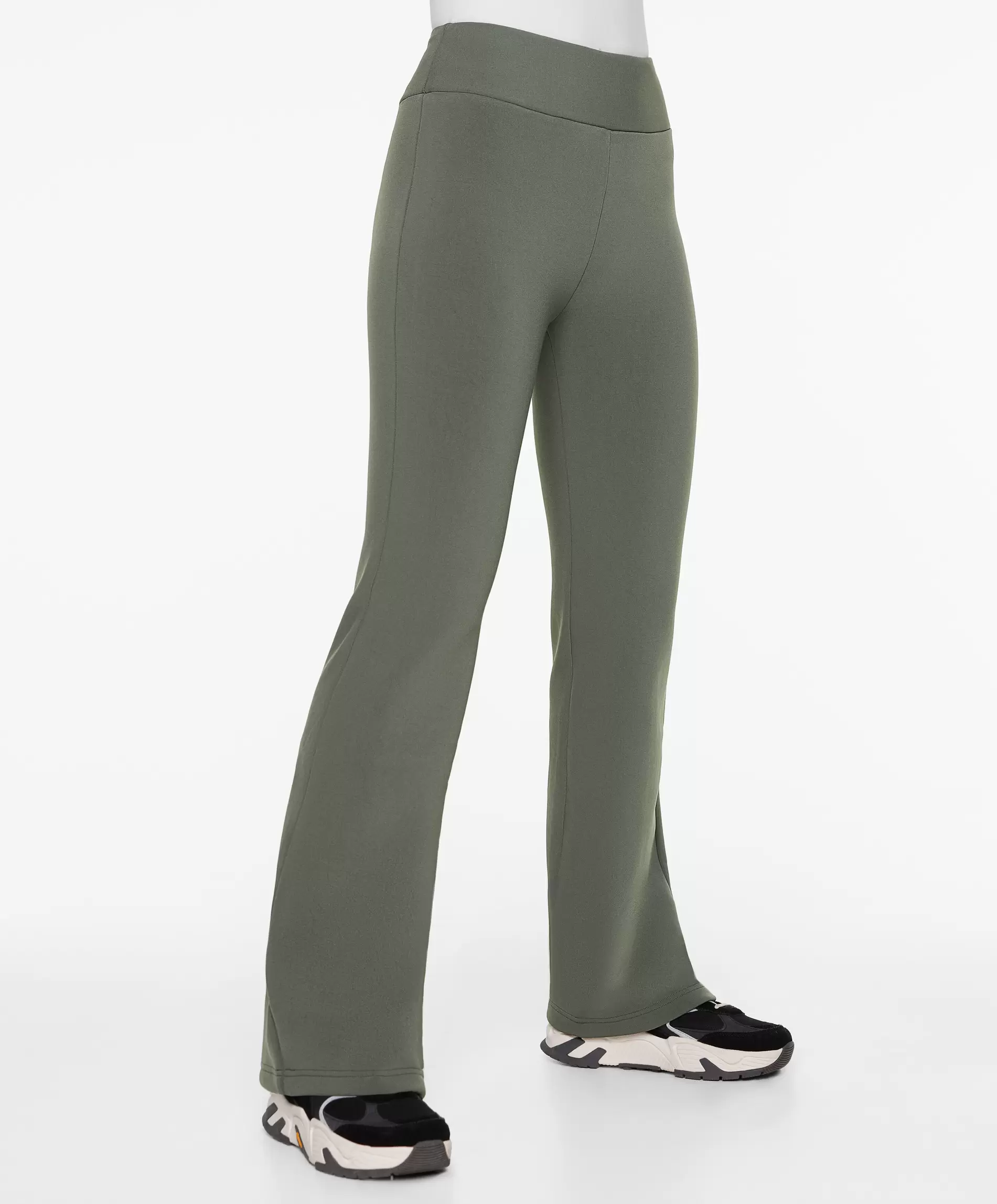 Oferta de Pantalón bootcut seamless super extra warm por $1599 en Oysho