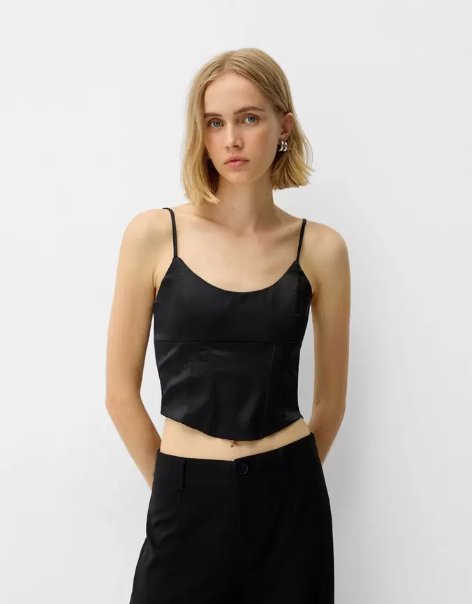 Oferta de Top corsé satén por $209 en Bershka