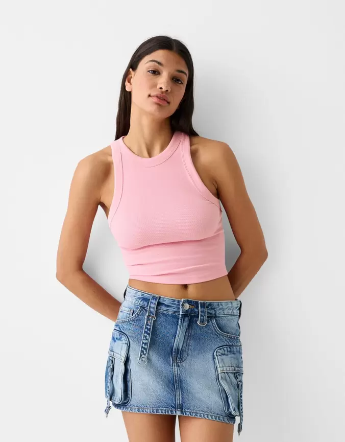 Oferta de Camiseta sin mangas rib por $125 en Bershka