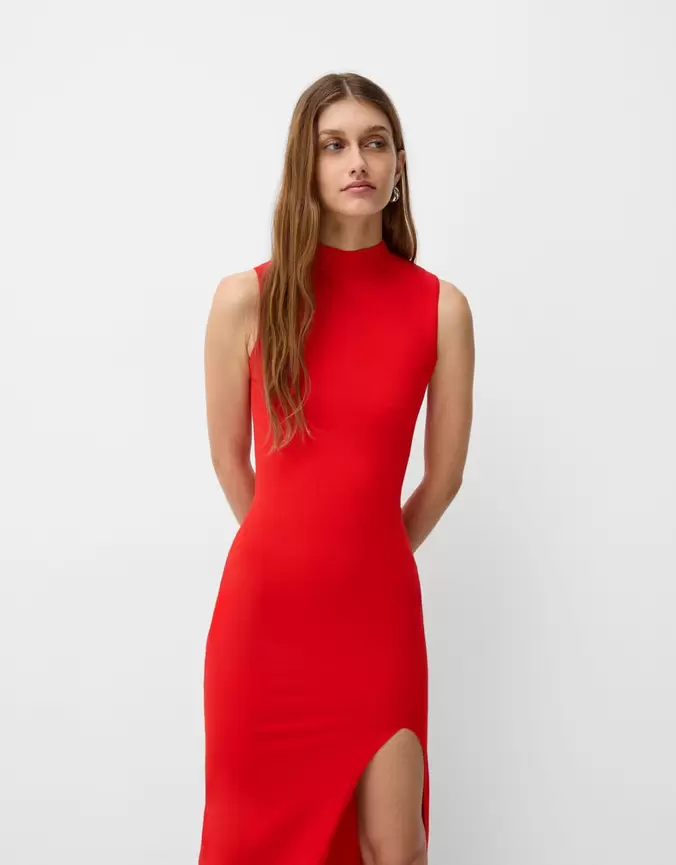 Oferta de Vestido midi cuello subido por $559 en Bershka