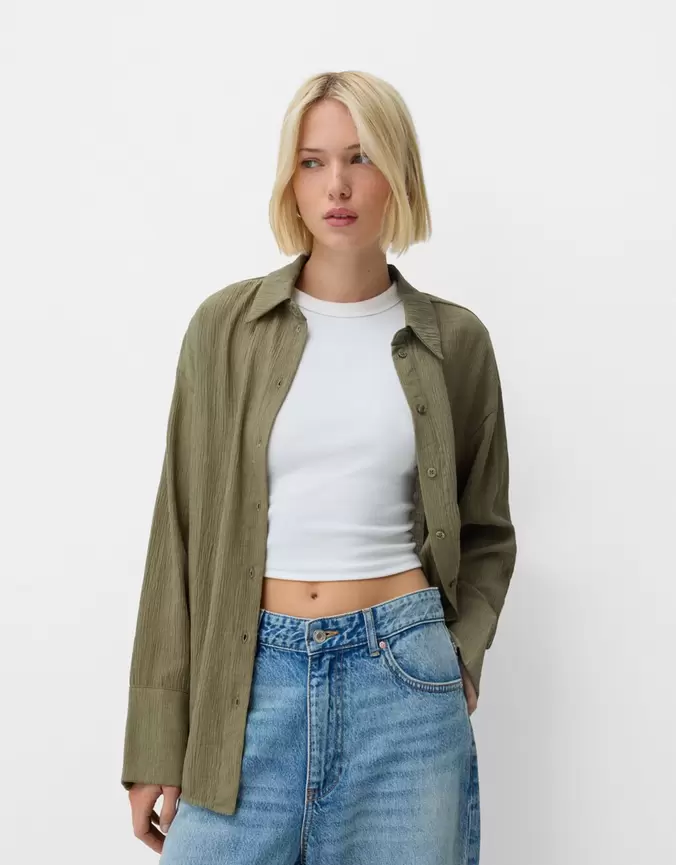 Oferta de Camisa bámbula oversize por $419 en Bershka